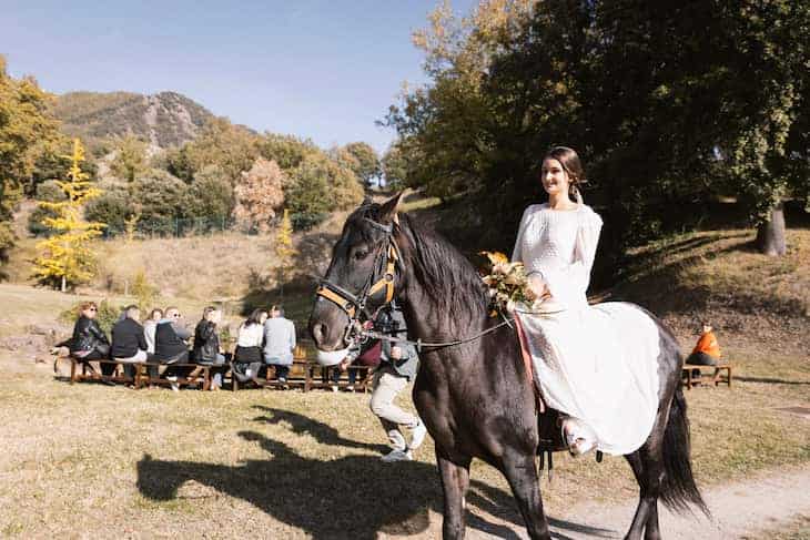 novia caballo masia boda
