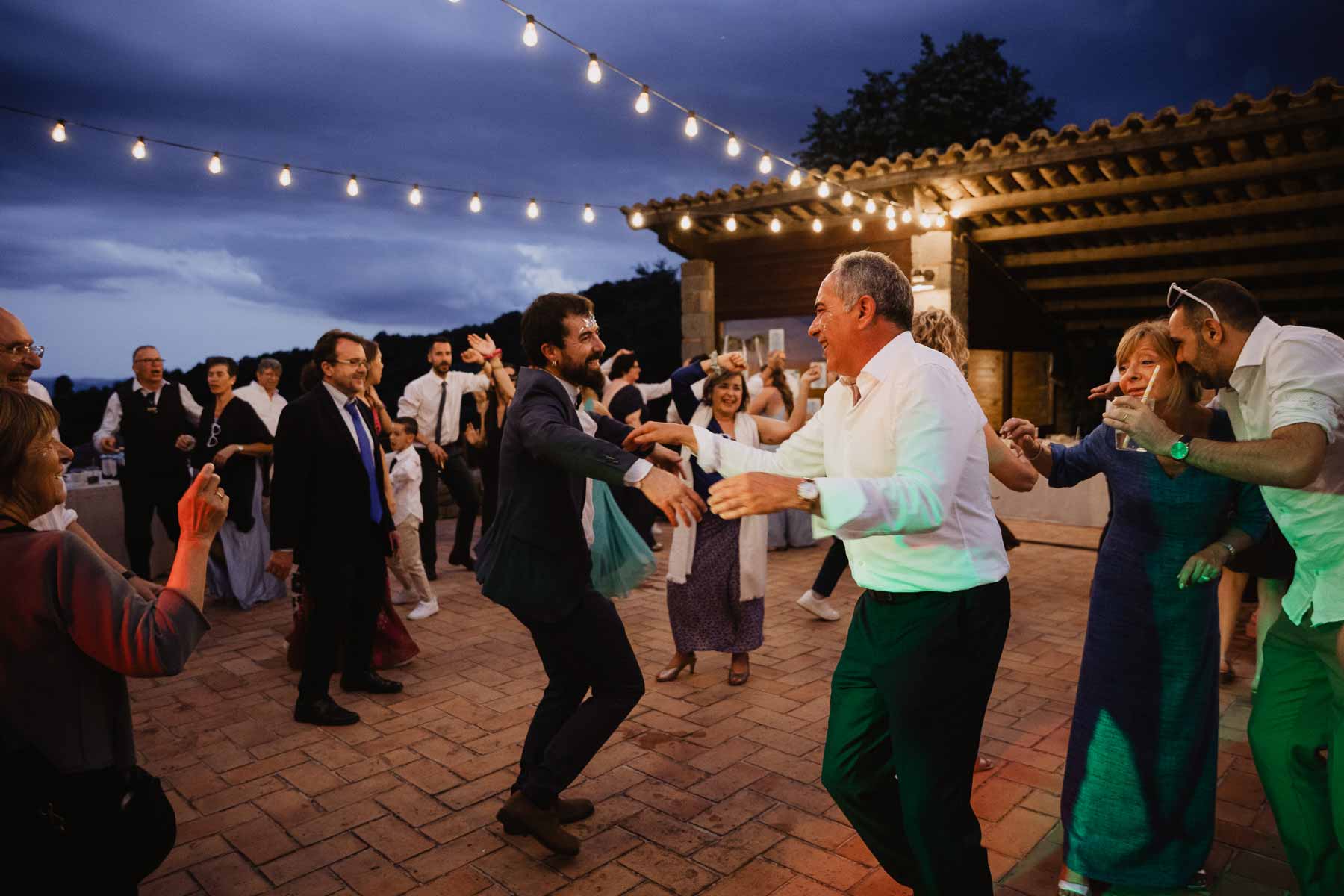 gente bailando en una boda